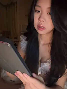 Snapshot of jolie_33 chatting on May 3, 2026, 2:12 pm jolie 33 online show from May 3, 2026, 2:12 pm