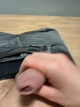 lorenzz122 online show from April 10, 2026, 12:32 pm