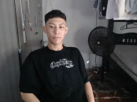 Snapshot of mastercum28 chatting on May 18, 2026, 2:01 pm mastercum28 online show from May 18, 2026, 2:01 pm
