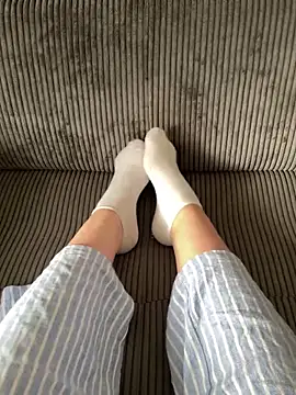 Snapshot of LilouPieds chatting on June 14, 2026, 4:53 pm LilouPieds online show from June 14, 2026, 4:53 pm