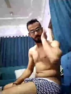 Snapshot of Alimohamed08 chatting on April 8, 2026, 8:31 pm Alimohamed08 online show from April 8, 2026, 8:31 pm