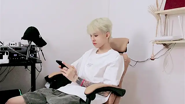zzzzppp3 online show from July 18, 2026, 3:44 am