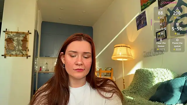 AurikTrix online show from April 14, 2026, 1:44 am