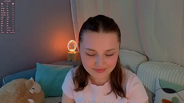 LorriMonz online show from June 6, 2026, 1:43 am