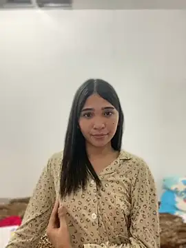 allaboutlara  online show from March 27, 2026, 1:44 pm