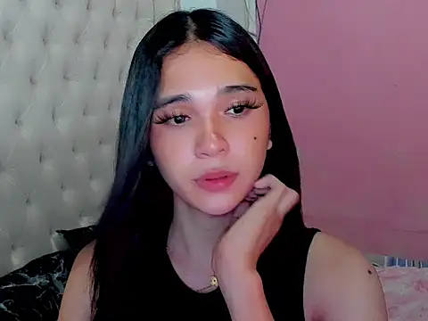 allaboutlara  online show from April 6, 2026, 11:11 am