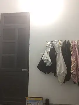 Snapshot of Yuri_k2 chatting on April 5, 2026, 5:43 pm Yuri k2 online show from April 5, 2026, 5:43 pm