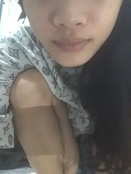 Snapshot of Yuri_k2 chatting on April 20, 2026, 1:36 pm Yuri k2 online show from April 20, 2026, 1:36 pm