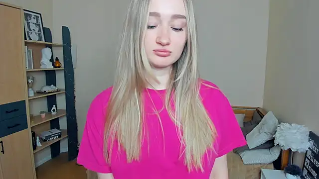 VioletteClaire online show from April 24, 2026, 9:12 am