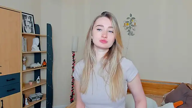 VioletteClaire online show from May 2, 2026, 7:24 am