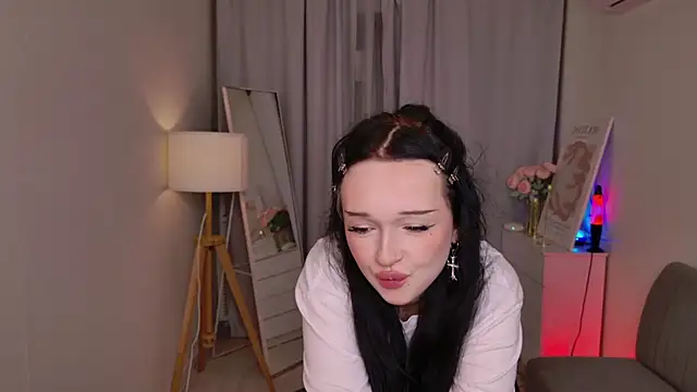 Flora Ray online show from March 25, 2026, 1:50 pm