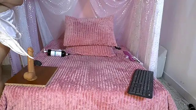 Snapshot of selene_moretti chatting on June 3, 2026, 12:30 pm selene moretti online show from June 3, 2026, 12:30 pm