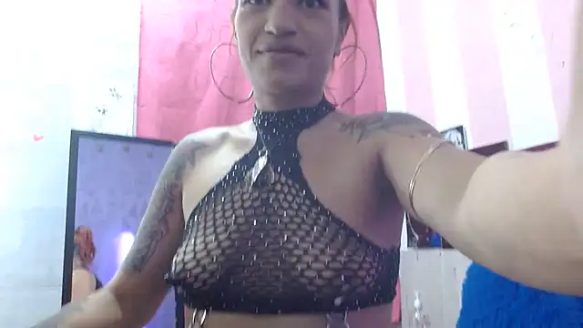 veronicaqueenxxx online show from May 20, 2026, 3:56 am