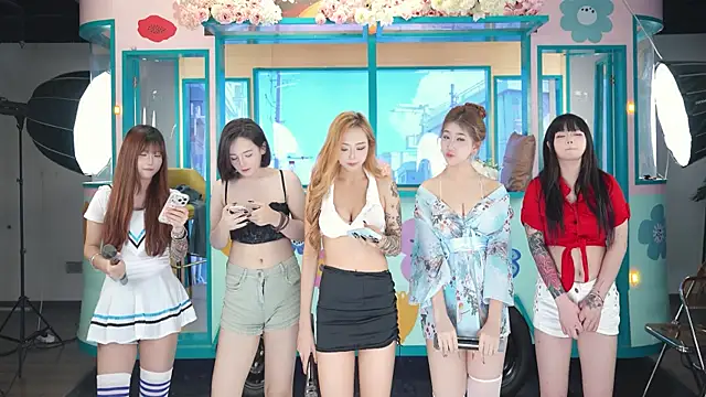 Snapshot of MSN102 chatting on March 26, 2026, 4:23 pm MSN102 online show from March 26, 2026, 4:23 pm