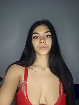 Crissdesire online show from May 4, 2026, 4:14 pm
