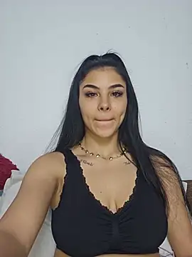 Crissdesire online show from June 26, 2026, 1:37 pm