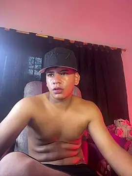 Snapshot of Aless_bigg chatting on April 23, 2026, 12:29 pm Aless bigg online show from April 23, 2026, 12:29 pm
