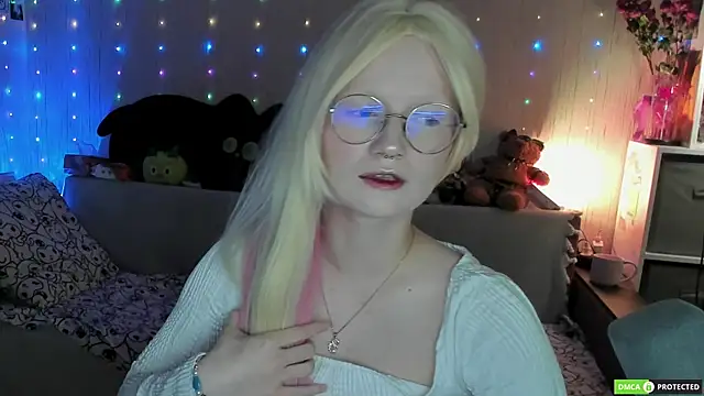 JulietFisher online show from June 13, 2026, 2:48 pm