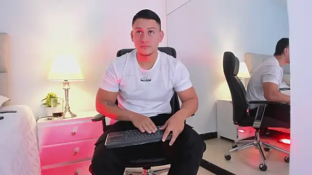 Chriss Diamond online show from May 6, 2026, 8:25 pm