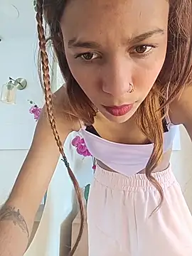 ValerieWoodsl online show from June 26, 2026, 4:55 pm