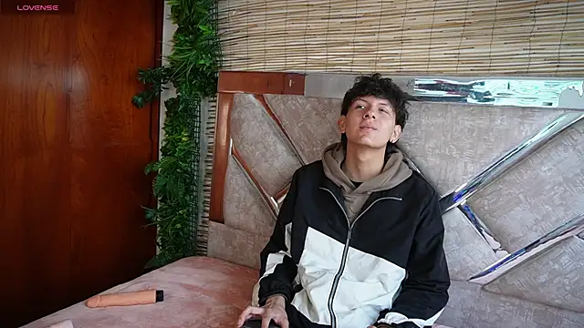 Snapshot of dominik_across chatting on March 25, 2026, 12:11 pm dominik across online show from March 25, 2026, 12:11 pm