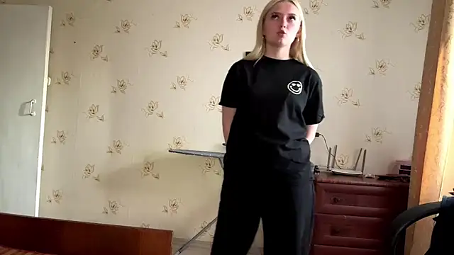 Sophia Blonde online show from May 13, 2026, 3:20 pm