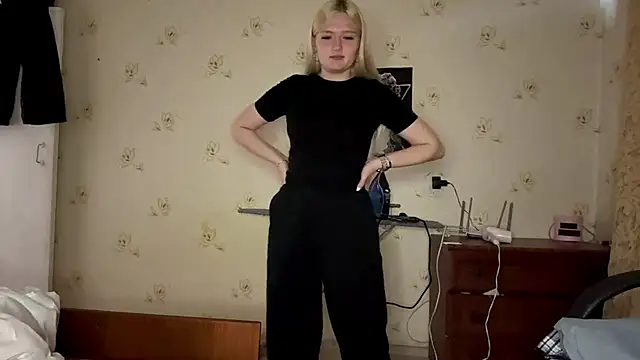 Sophia Blonde online show from May 17, 2026, 6:15 pm