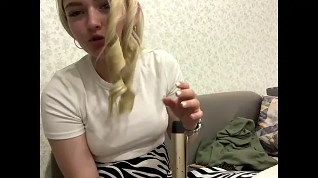 Sophia Blonde online show from May 18, 2026, 4:57 pm
