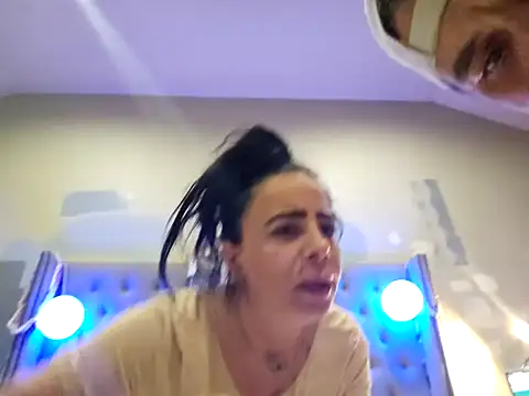 JuicyJulia08 online show from April 18, 2026, 7:34 am