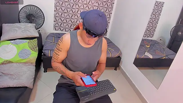 Snapshot of Benjamin_lich chatting on June 6, 2026, 3:11 am Benjamin lich online show from June 6, 2026, 3:11 am