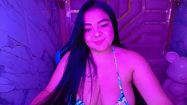 Snapshot of luna__r_ chatting on April 23, 2026, 3:19 am luna r online show from April 23, 2026, 3:19 am