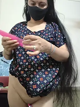 HeartlessGirl online show from May 10, 2026, 4:12 pm