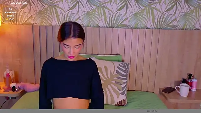 Snapshot of Charlott__18 chatting on May 25, 2026, 12:55 pm Charlott 18 online show from May 25, 2026, 12:55 pm