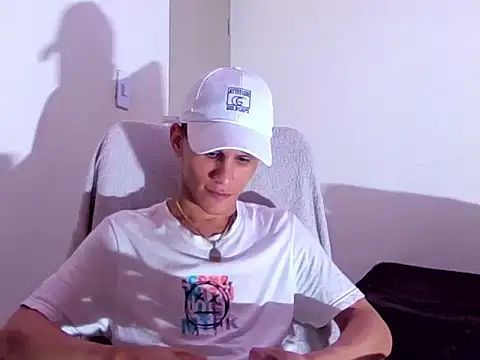 Snapshot of alejandro_stone12 chatting on May 3, 2026, 12:38 am alejandro stone12 online show from May 3, 2026, 12:38 am