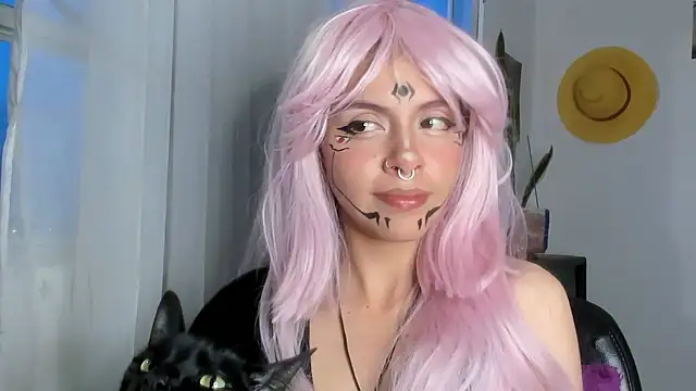 Snapshot of Nyxara- chatting on April 19, 2026, 11:18 pm Nyxara- online show from April 19, 2026, 11:18 pm