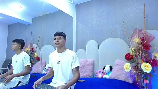 party duo playboy online show from April 15, 2026, 3:24 am