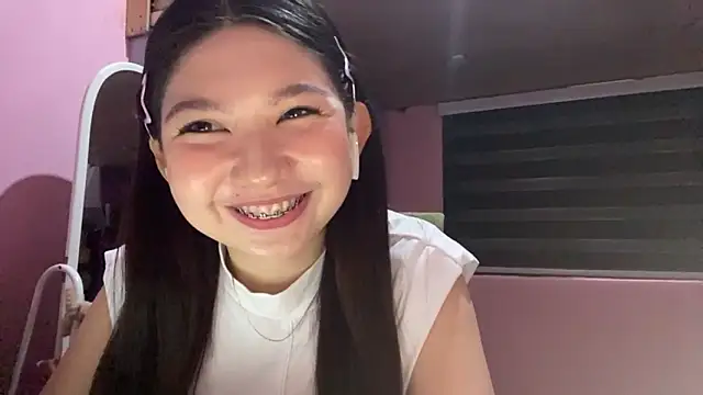 CoralieHoner online show from March 27, 2026, 2:39 am