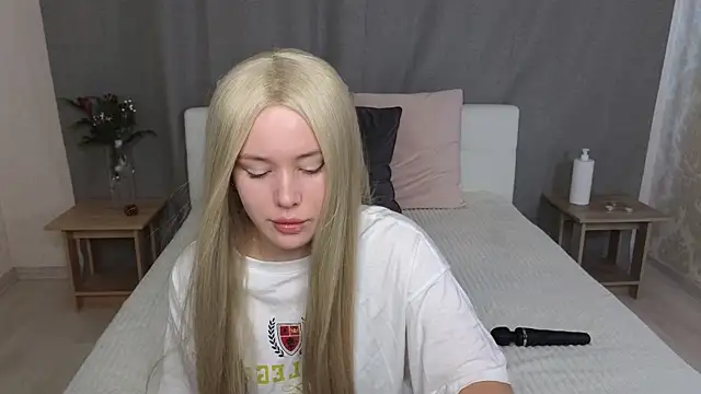 MelissaAvis online show from July 12, 2026, 5:31 am