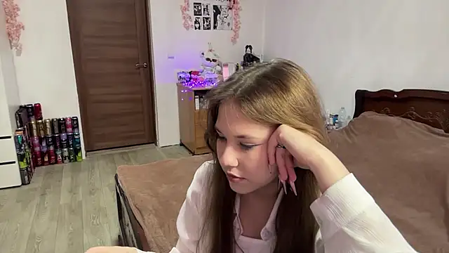 NyelleSpir online show from April 15, 2026, 3:41 pm