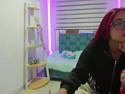 Sara Red X online show from April 12, 2026, 3:55 am