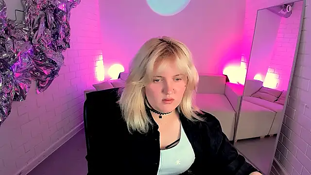 Snapshot of KathyBriggs chatting on June 17, 2026, 5:10 am KathyBriggs online show from June 17, 2026, 5:10 am