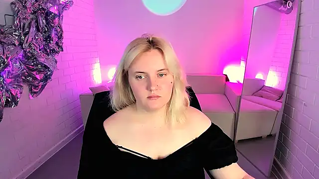 Snapshot of KathyBriggs chatting on June 18, 2026, 5:08 am KathyBriggs online show from June 18, 2026, 5:08 am