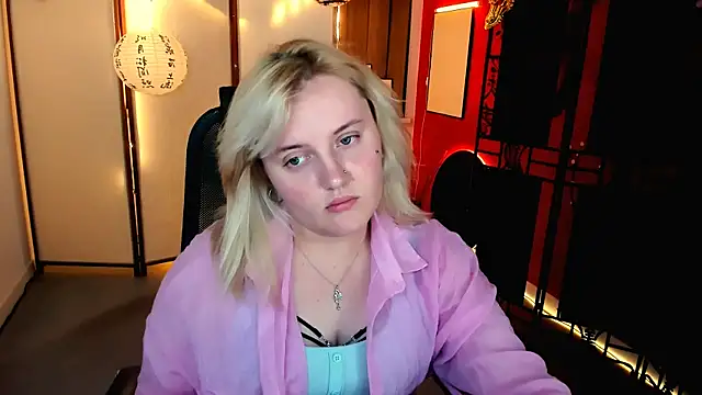Snapshot of KathyBriggs chatting on June 19, 2026, 5:12 am KathyBriggs online show from June 19, 2026, 5:12 am
