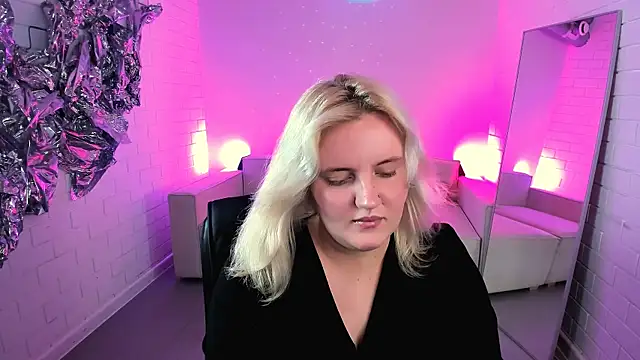 Snapshot of KathyBriggs chatting on June 25, 2026, 5:12 am KathyBriggs online show from June 25, 2026, 5:12 am