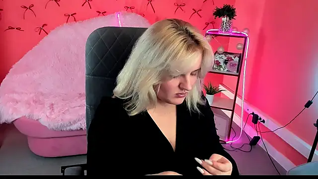 Snapshot of KathyBriggs chatting on June 26, 2026, 5:23 am KathyBriggs online show from June 26, 2026, 5:23 am