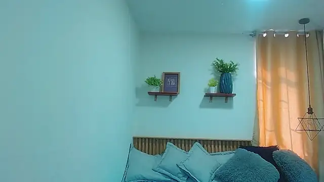 Violet 2003 online show from May 7, 2026, 1:49 pm