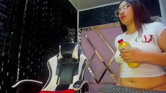 WhipAndDesireRs online show from May 8, 2026, 1:05 pm