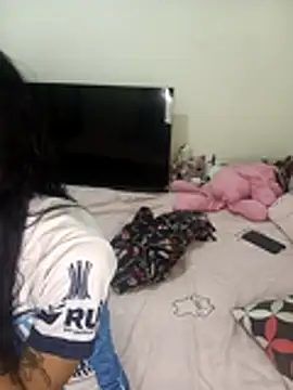 Yi Uzi online show from April 2, 2026, 11:46 pm