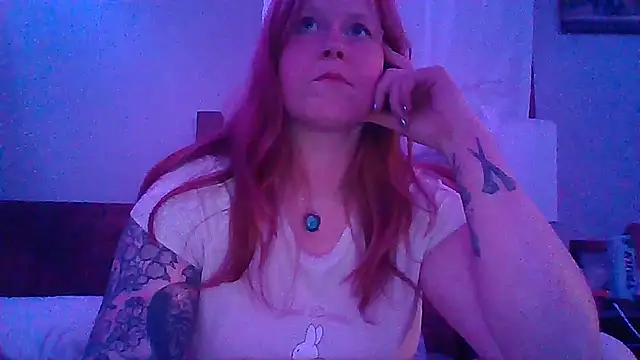 Snapshot of RedVelvetVixen chatting on April 14, 2026, 2:06 am RedVelvetVixen online show from April 14, 2026, 2:06 am