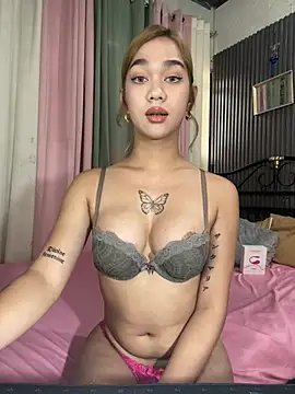 Snapshot of xElisParadisex chatting on June 5, 2026, 3:35 am xElisParadisex online show from June 5, 2026, 3:35 am